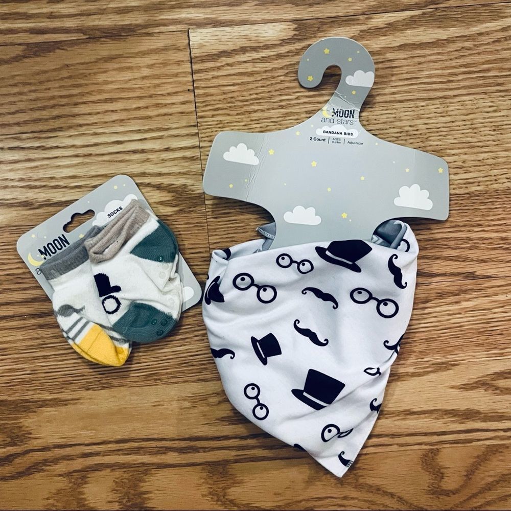 New 2 Bibs & 2 Pair Socks Infant Boys